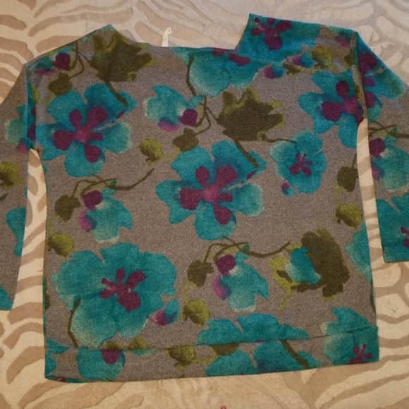Sweaters - NWOT large Gray teal magenta 3/4 sleeve sweater